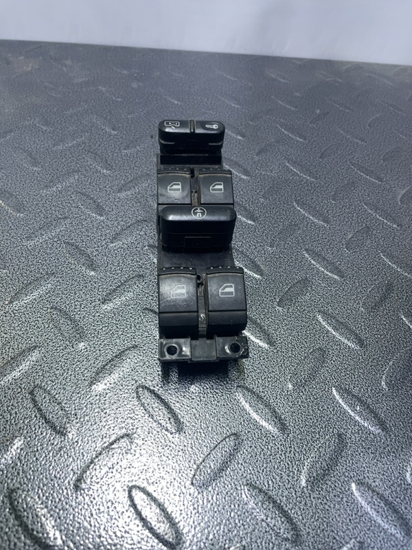 Buton ridicare geam - Volkswagen Golf 4 generation [1997 - 2006]
