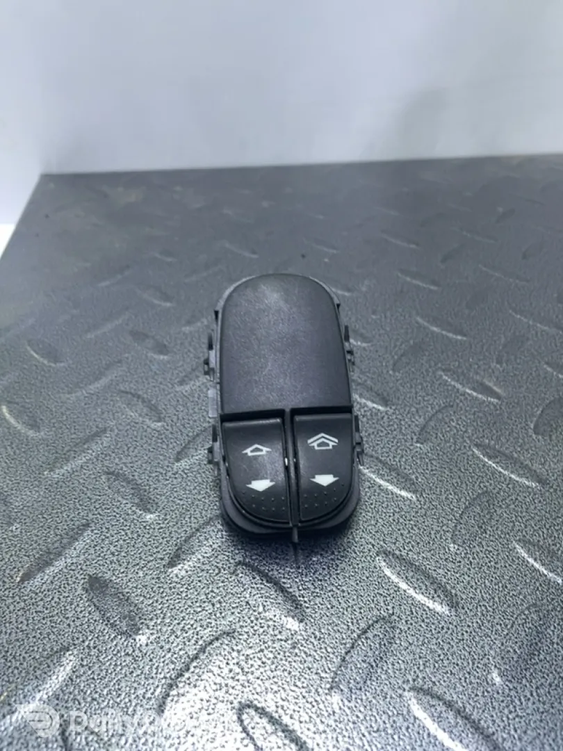 Buton ridicare geam - Parte montare: Stânga față - Ford Focus 1 generation [1998 - 2004]