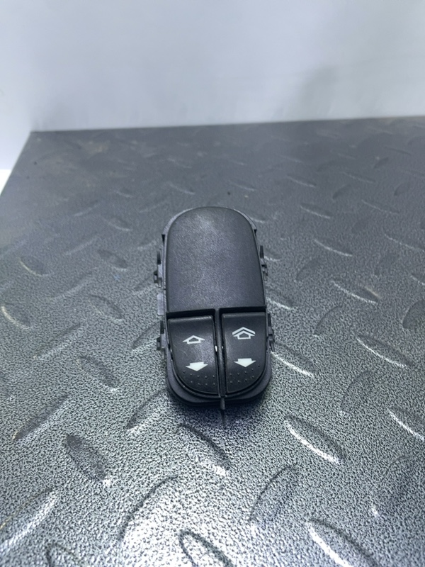 Buton ridicare geam - Parte montare: Stânga față - Ford Focus 1 generation [1998 - 2004]