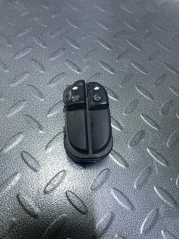 Buton ridicare geam - Parte montare: Stânga față - Ford Mondeo 2 generation [1996 - 2000]