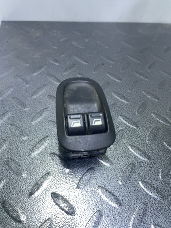 Buton ridicare geam - Parte montare: Stânga față - Peugeot 206 1 generation [1998 - 2003]