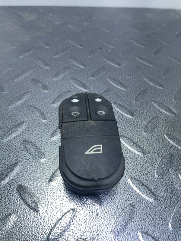Buton ridicare geam - Parte montare: Stânga față - Ford Mondeo 1 generation [1993 - 1996]