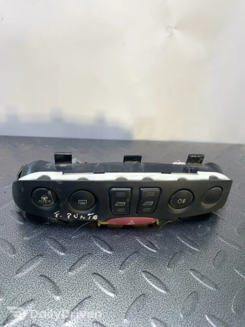 Buton ridicare geam - Fiat Punto 2 generation [1999 - 2003]