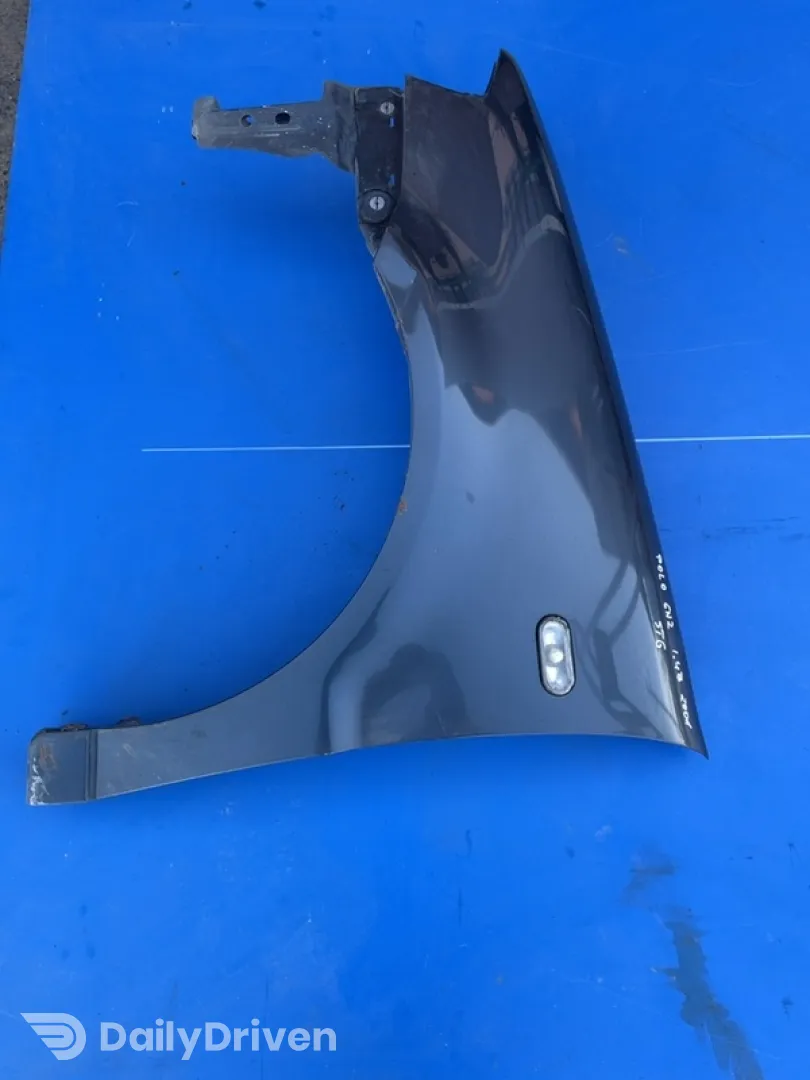 Aripă - Culoare: Gri, Parte montare: Stânga - Volkswagen Polo 3 generation [restyling] [2000 - 2002]