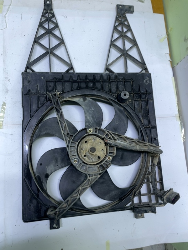 Ventilator răcire - Volkswagen Golf 4 generation [1997 - 2006] Hatchback 5-doors 1.4 MT (75 hp)