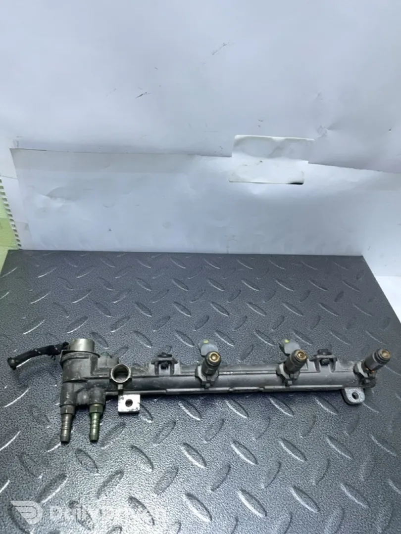 Rampă injectoare - Volkswagen Golf 4 generation [1997 - 2006] Hatchback 5-doors 1.4 MT (75 hp)