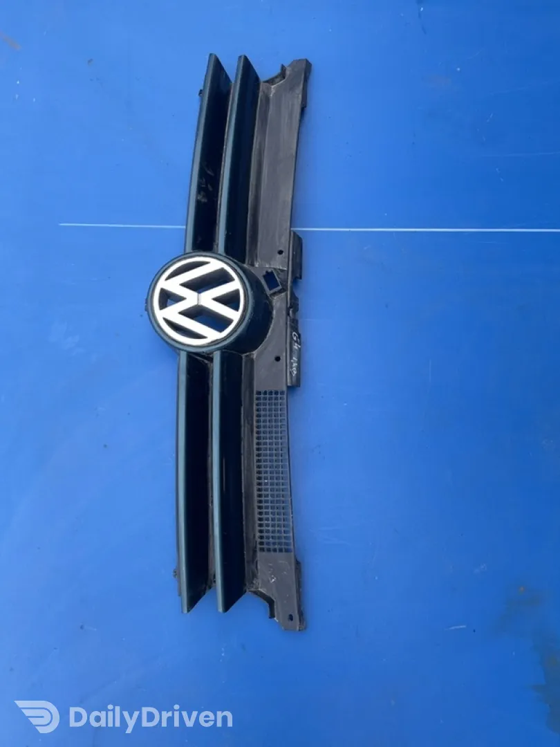 Grilă radiator - Volkswagen Golf 4 generation [1997 - 2006] Hatchback 5-doors 1.4 MT (75 hp)