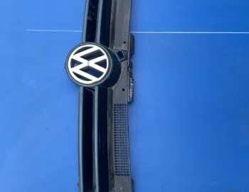Grilă radiator - Volkswagen Golf 4 generation [1997 - 2006] Hatchback 5-doors 1.4 MT (75 hp)