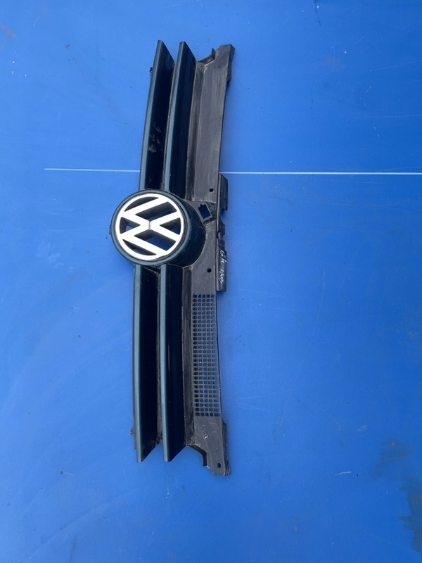 Grilă radiator - Volkswagen Golf 4 generation [1997 - 2006] Hatchback 5-doors 1.4 MT (75 hp)