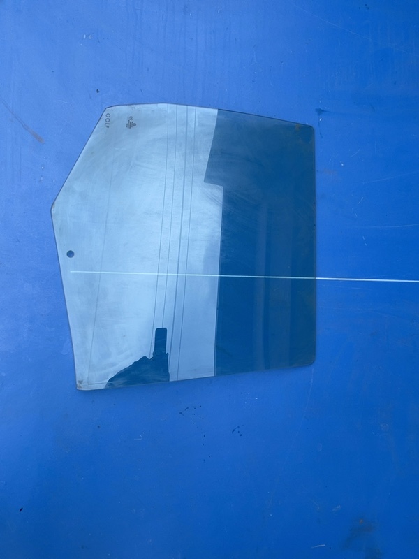 Geam lateral  - Parte montare: Dreapta spate - Volkswagen Golf 4 generation [1997 - 2006] Hatchback 5-doors 1.4 MT (75 hp)