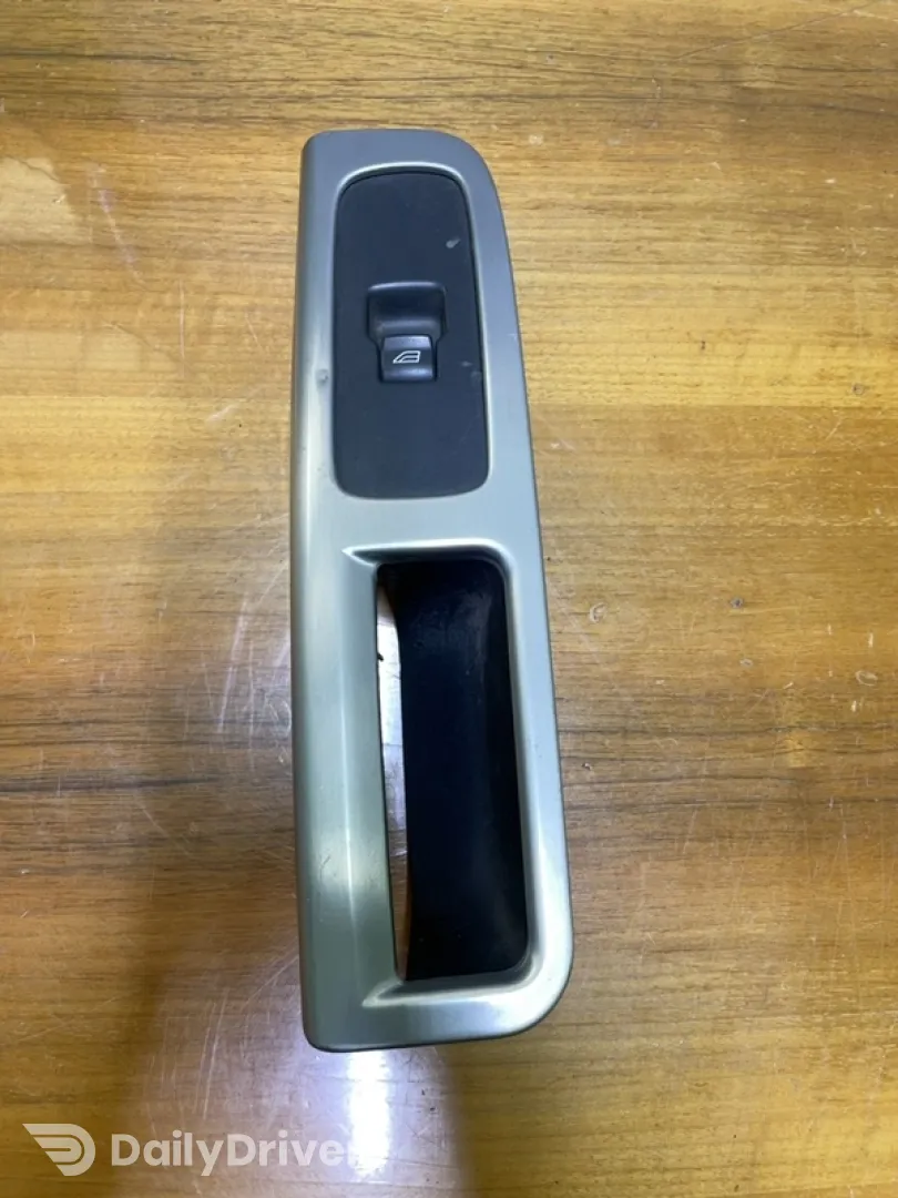 Buton ridicare geam - Parte montare: Dreapta față - Volvo V50 1 generation [2003 - 2011] wagon 2.0 D MT (136 hp)