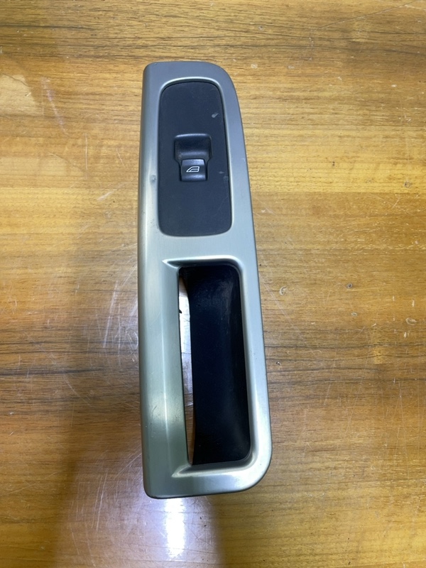 Buton ridicare geam - Parte montare: Dreapta față - Volvo V50 1 generation [2003 - 2011] wagon 2.0 D MT (136 hp)
