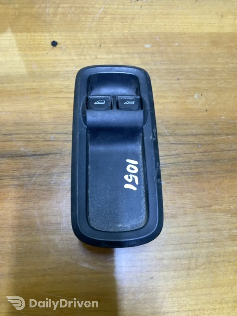 Buton ridicare geam - Parte montare: Stânga față - Ford Fiesta 6 generation [2008 - 2013] Hatchback 5-doors 1.6TDCi MT (75 hp)