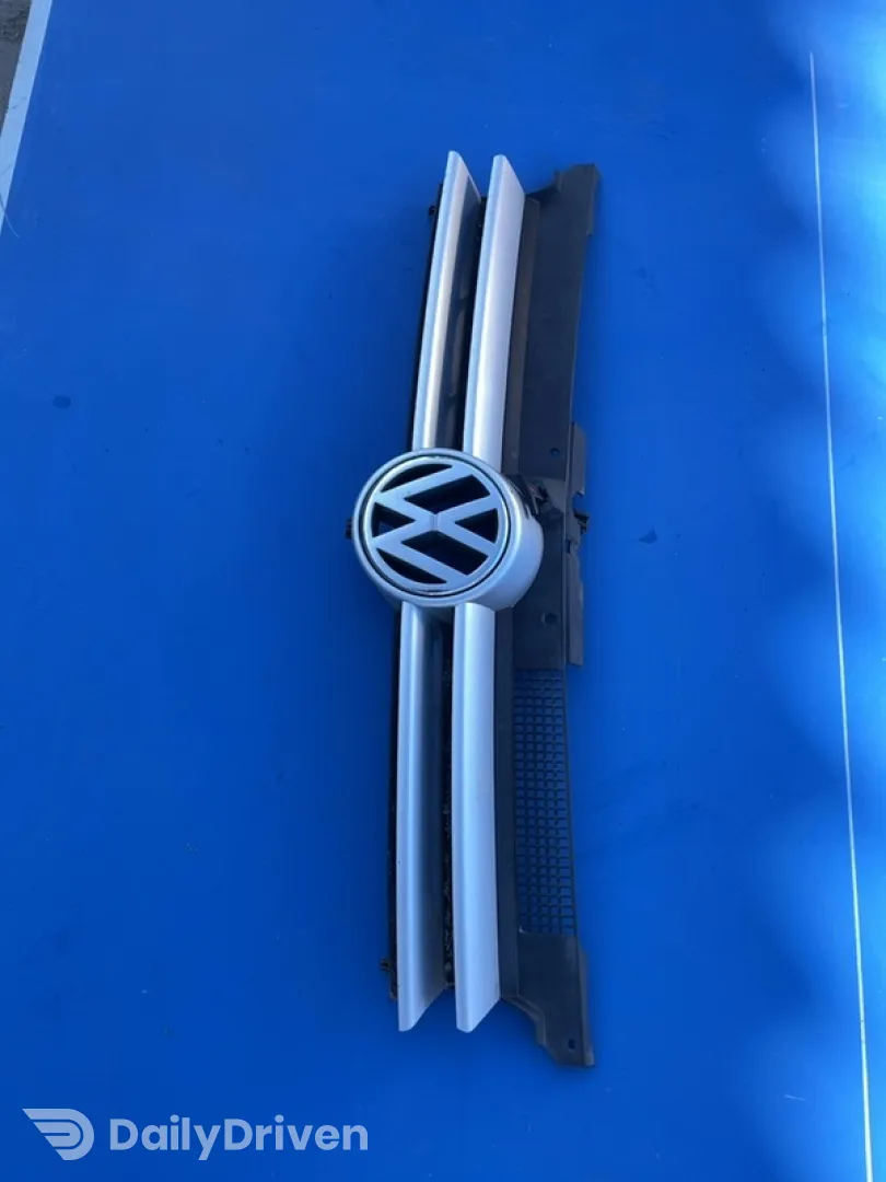 Grilă radiator - Culoare: Gri - Volkswagen Golf 4 generation [1997 - 2006] Hatchback 5-doors 1.6 MT (105 hp)