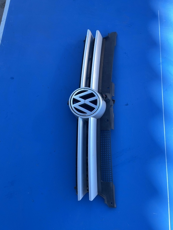 Grilă radiator - Culoare: Gri - Volkswagen Golf 4 generation [1997 - 2006] Hatchback 5-doors 1.6 MT (105 hp)
