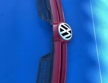 Grilă radiator - Culoare: Roșu - Volkswagen Golf 5 generation [2003 - 2009] Hatchback 5-doors 2.0 TDI MT (140 hp)