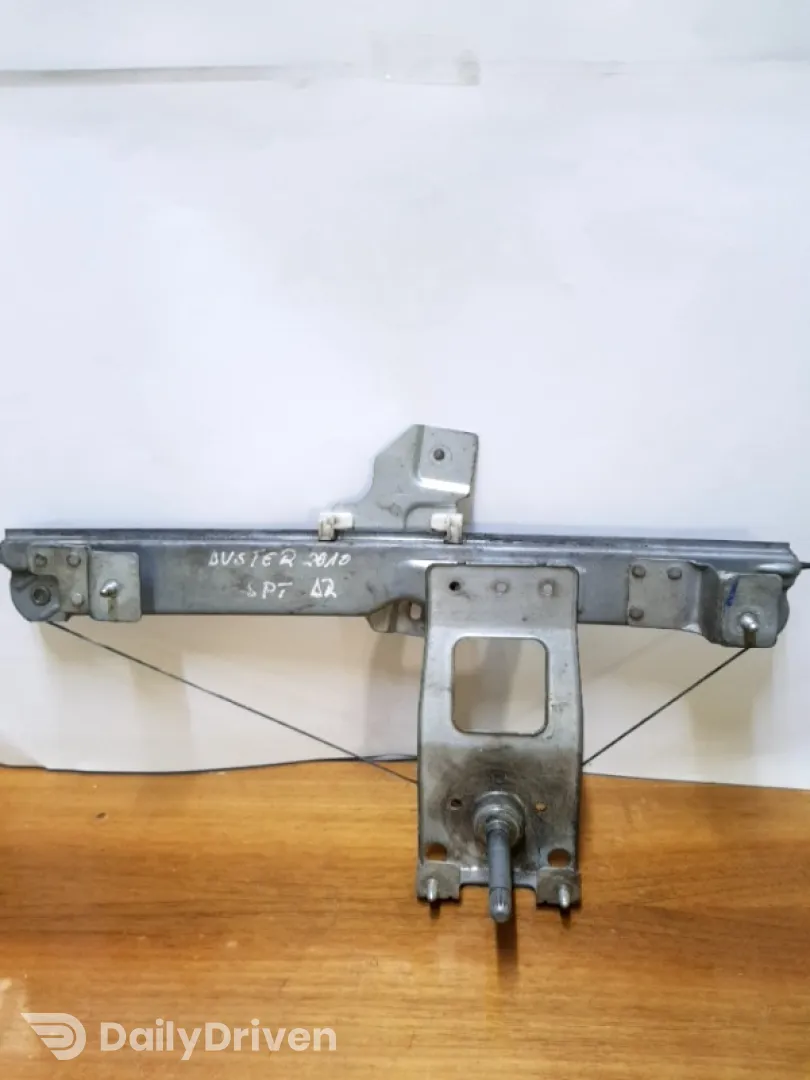 Macara geam  - Parte montare: Dreapta spate, Manuală - Dacia Duster 1 generation [2010 - 2013] SUV 5-doors 1.6 MT (105 hp)