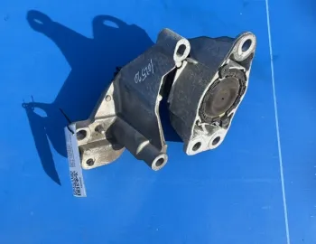 Suport motor - Parte montare: Dreapta - Dacia Duster 1 generation [2010 - 2013] SUV 5-doors 1.6 MT (105 hp)