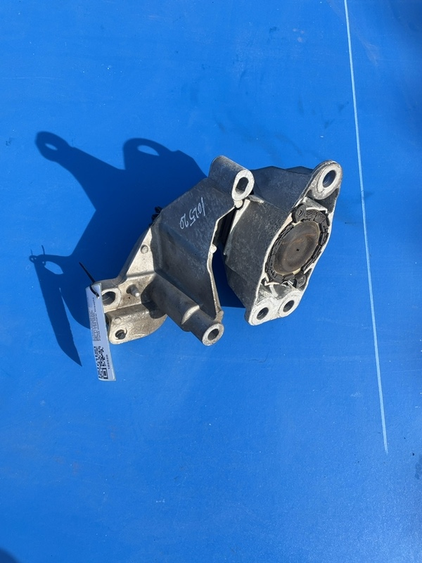 Suport motor - Parte montare: Dreapta - Dacia Duster 1 generation [2010 - 2013] SUV 5-doors 1.6 MT (105 hp)