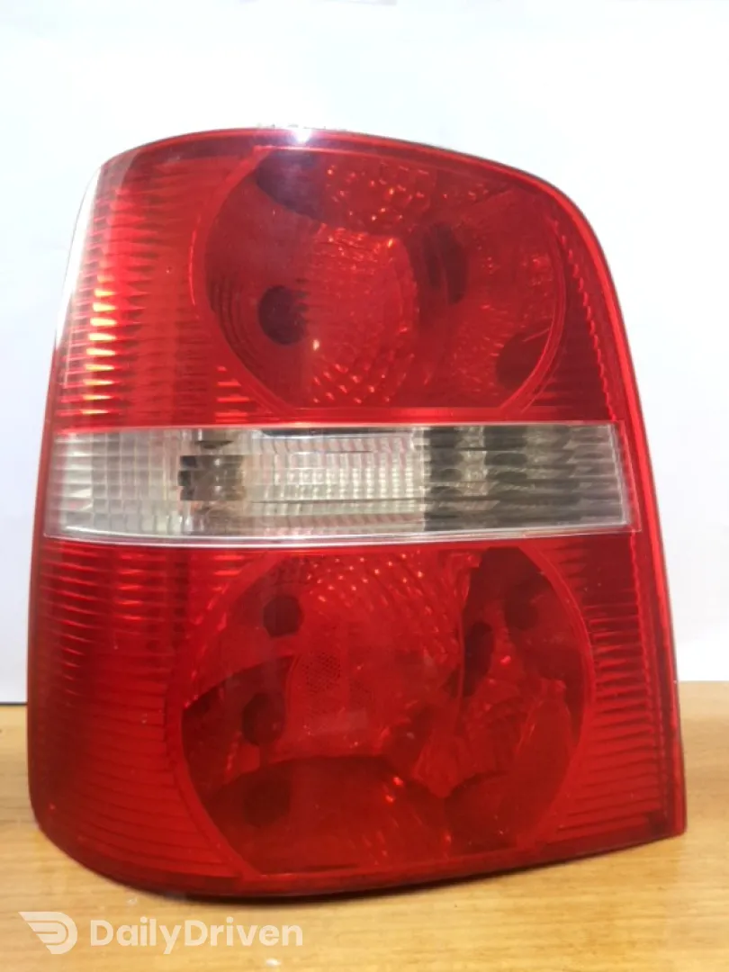 Lampă spate - Parte montare: Stânga - Volkswagen Touran 1 generation [2003 - 2006] Minivan 1.9 TDI MT (100 hp)