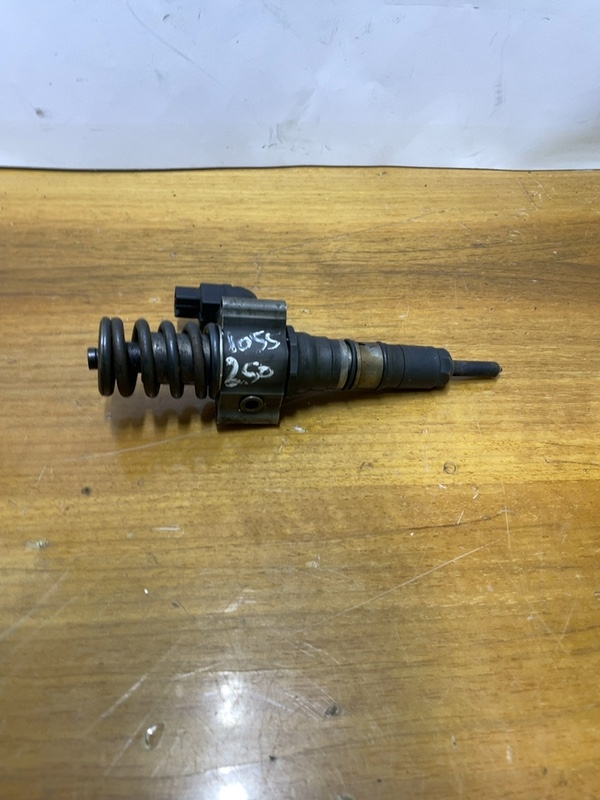 Injector - Volkswagen Passat B6 [2005 - 2010] Sedan 4-doors 2.0 TDI MT (140 hp)
