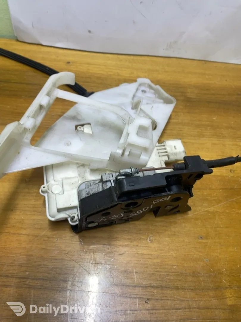 Broască ușă - Parte montare: Dreapta spate - Volkswagen Passat B6 [2005 - 2010] Sedan 4-doors 2.0 TDI MT (140 hp)