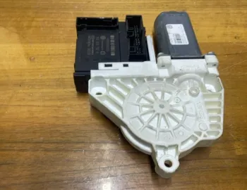 Motoraș macara geam - Parte montare: Stânga față - Volkswagen Passat B6 [2005 - 2010] Sedan 4-doors 2.0 TDI MT (140 hp)