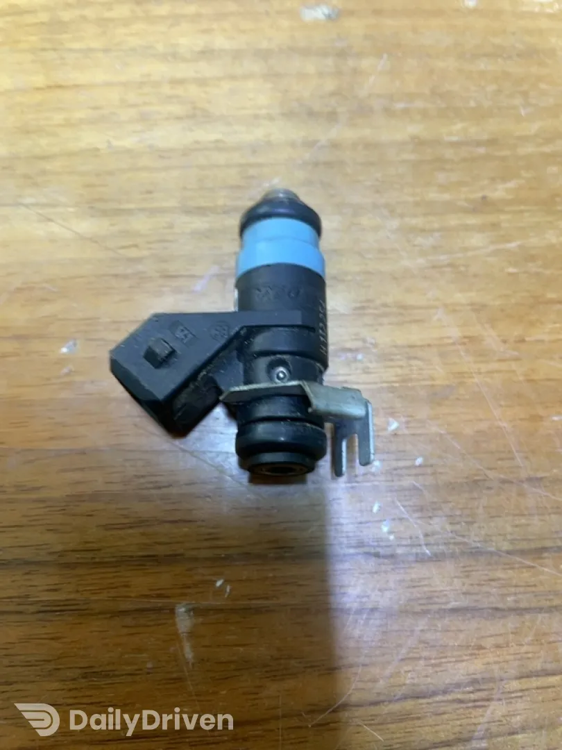 Injector - Dacia Duster 1 generation [2010 - 2013] SUV 5-doors 1.6 MT (105 hp)
