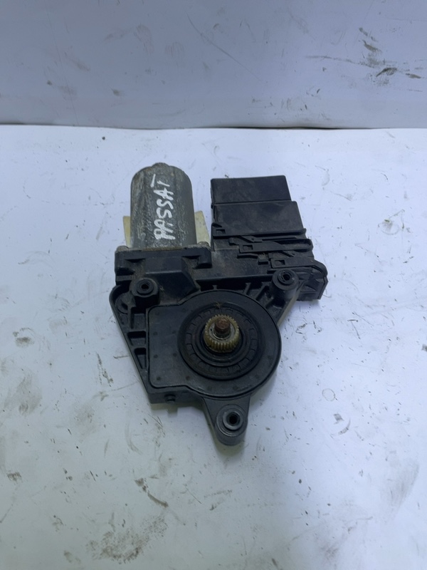 Motoraș macara geam - Parte montare: Stânga spate - Volkswagen Golf 4 generation [1997 - 2006]