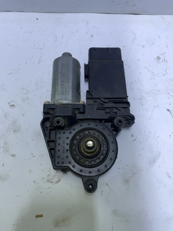Motoraș macara geam - Parte montare: Stânga față - Volkswagen Passat B5 [1996 - 2000]