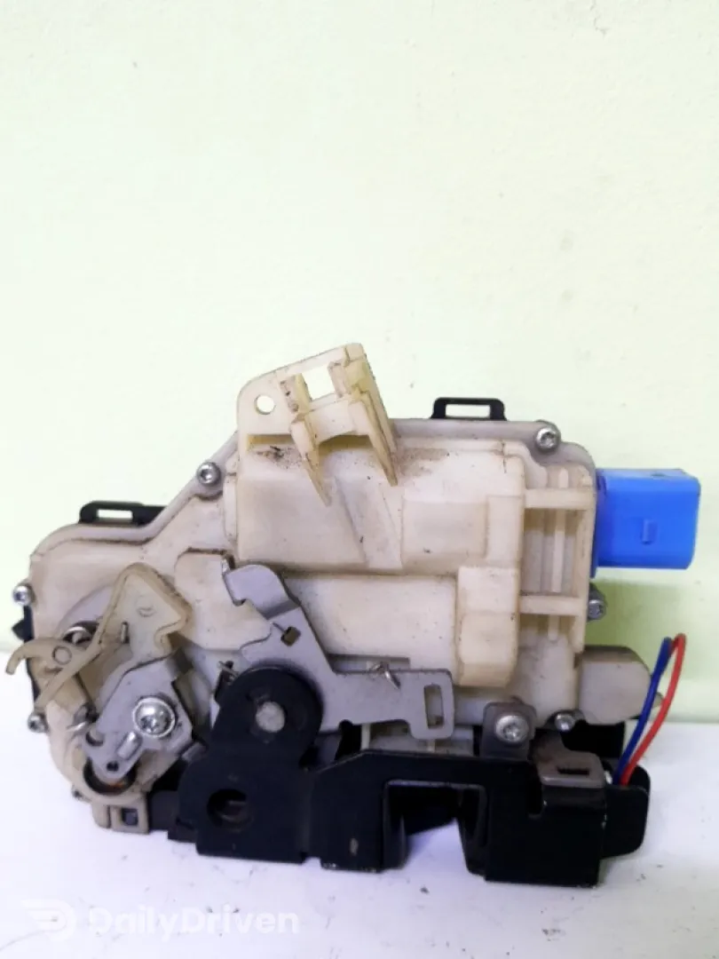 Broască ușă - Parte montare: Stânga spate - Volkswagen Polo 4 generation [2001 - 2005]