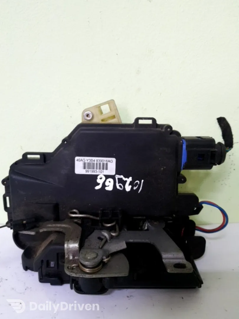 Broască ușă - Parte montare: Dreapta spate - Volkswagen Polo 4 generation [2001 - 2005]