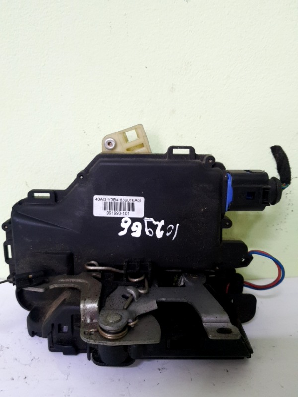 Broască ușă - Parte montare: Dreapta spate - Volkswagen Polo 4 generation [2001 - 2005]