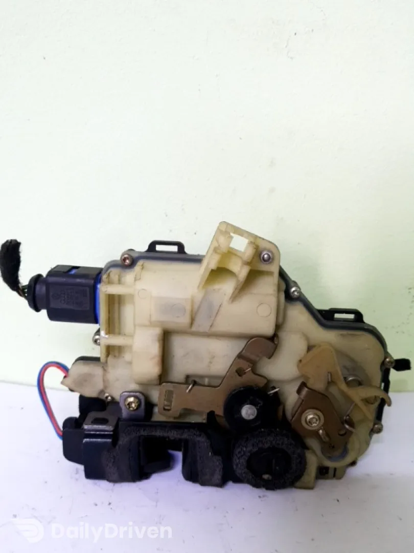 Broască ușă - Parte montare: Dreapta spate - Volkswagen Polo 4 generation [2001 - 2005]