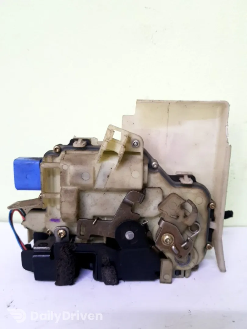 Broască ușă - Parte montare: Dreapta față - Volkswagen Polo 4 generation [2001 - 2005]
