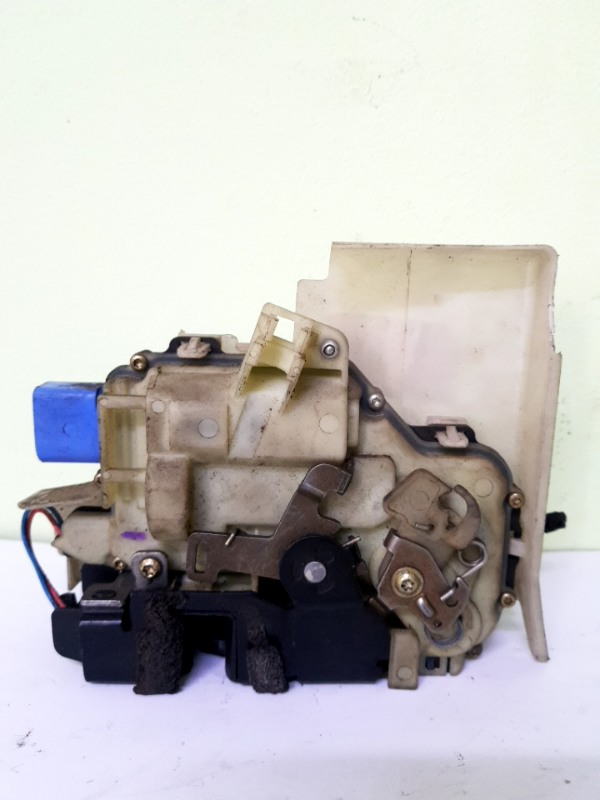 Broască ușă - Parte montare: Dreapta față - Volkswagen Polo 4 generation [2001 - 2005]