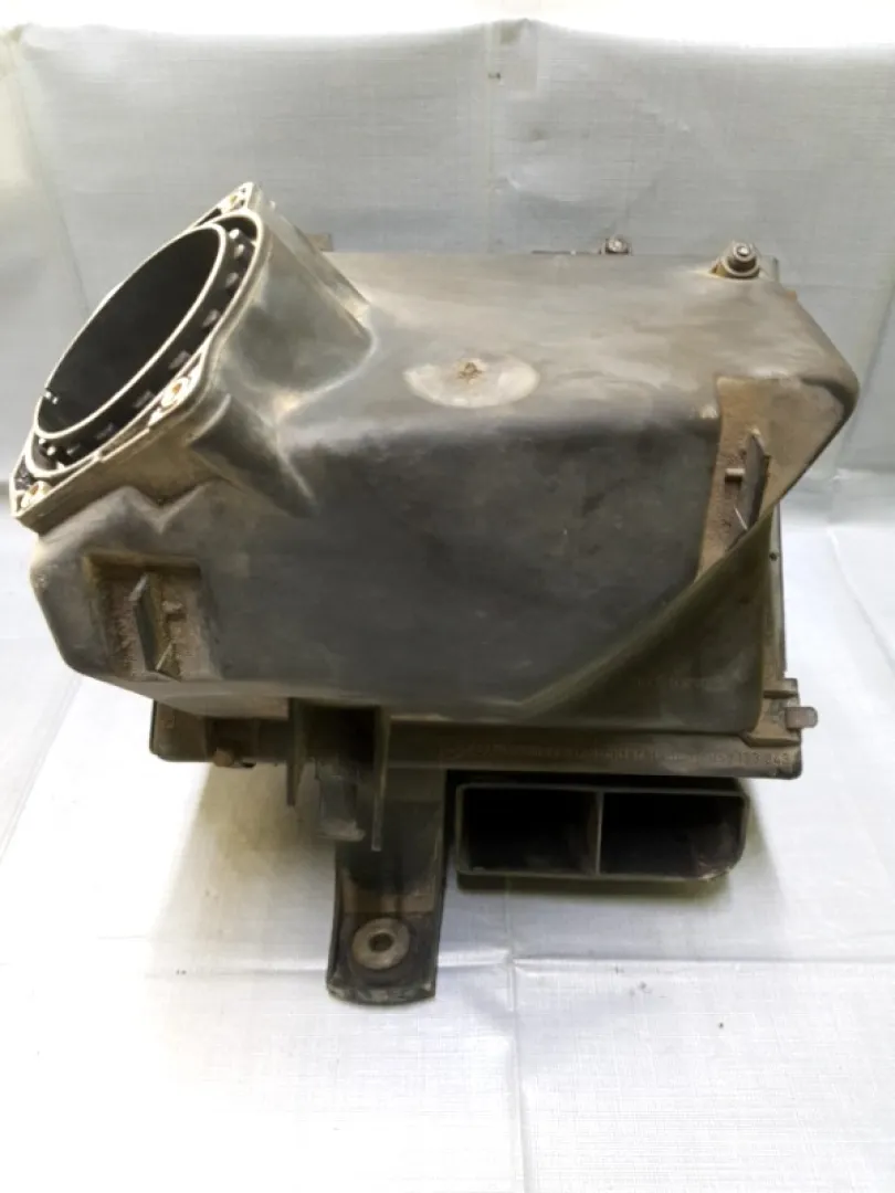 Carcasă filtru aer - Audi A4 B5 [1994 - 1999] Sedan 1.6 MT (101 hp)