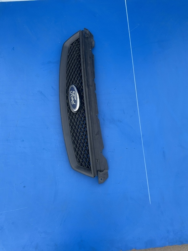 Grilă radiator - Ford Focus 2 generation [2004 - 2008] wagon 5-doors 1.6 TDCi MT (90 hp)