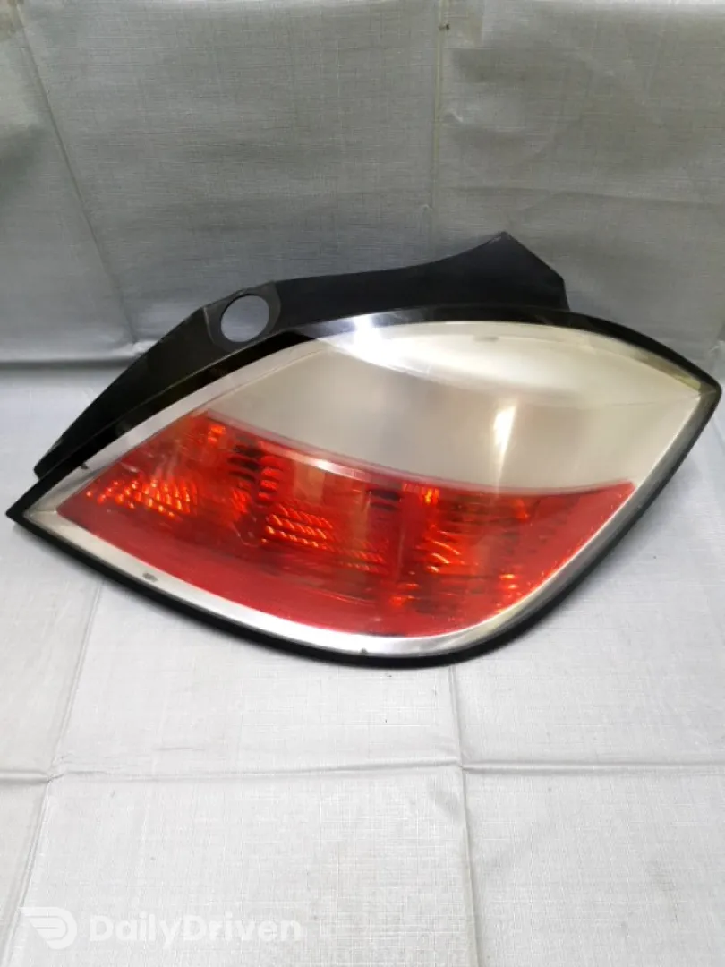 Lampă spate - Parte montare: Dreapta, Varianta: Hatchback - Opel Astra H [2004 - 2007] Hatchback 1.8 AT (125 hp)