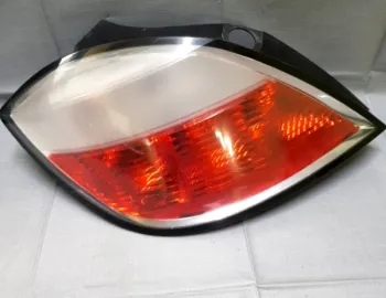 Lampă spate - Parte montare: Stânga, Varianta: Hatchback - Opel Astra H [2004 - 2007]