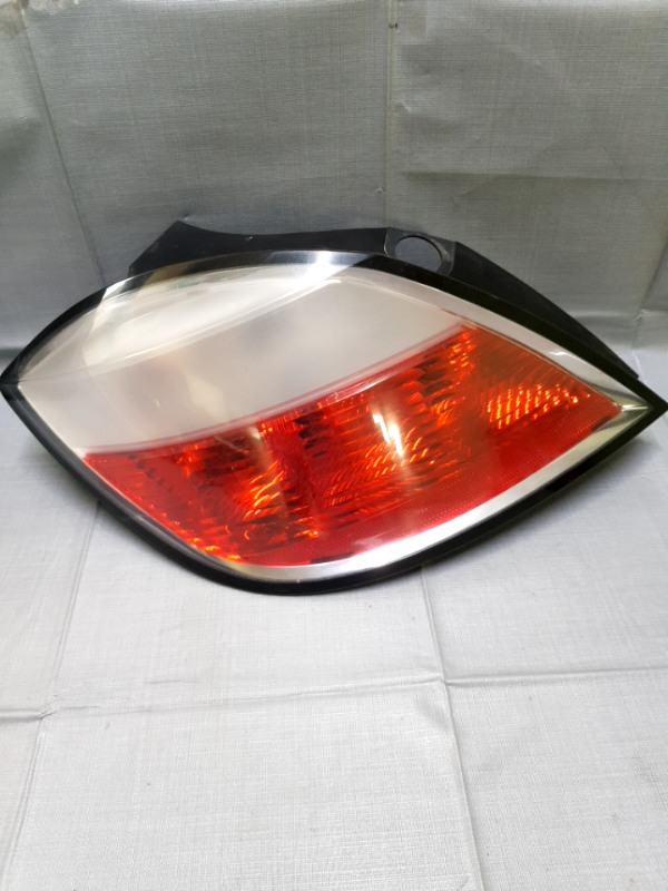 Lampă spate - Parte montare: Stânga, Varianta: Hatchback - Opel Astra H [2004 - 2007]