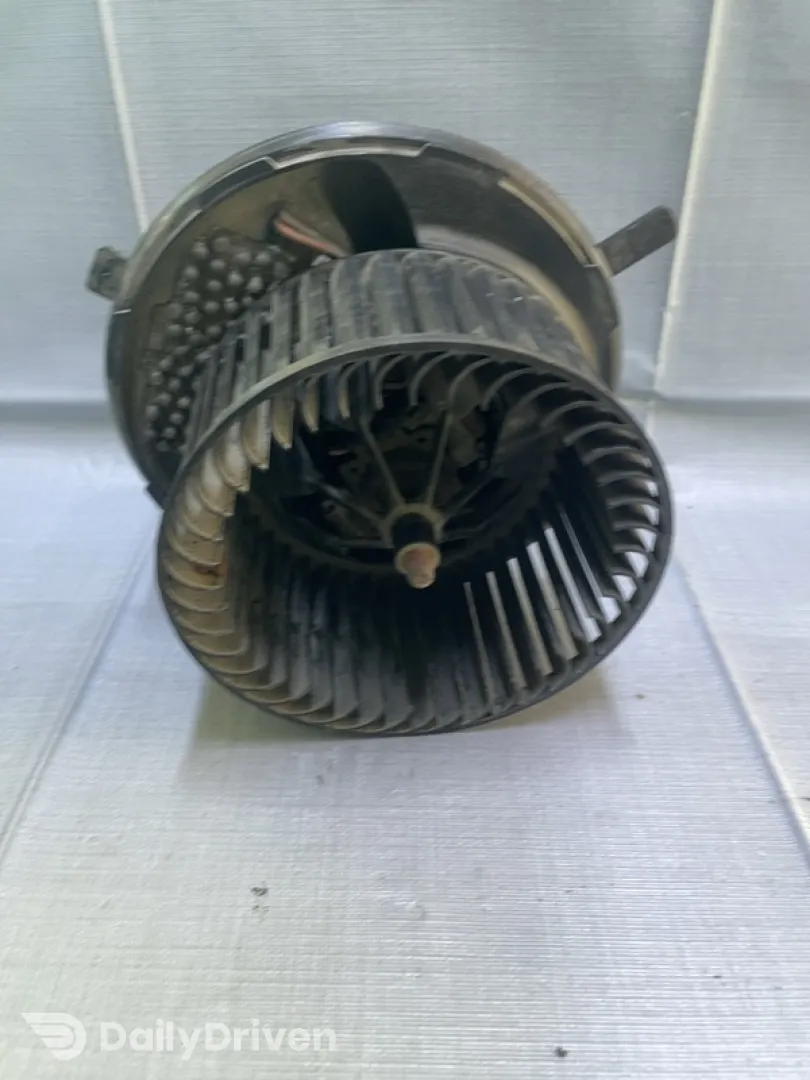 Ventilator habitaclu - Volkswagen Golf 5 generation [2003 - 2009] Hatchback 5-doors 2.0 TDI 4Motion MT (140 hp)
