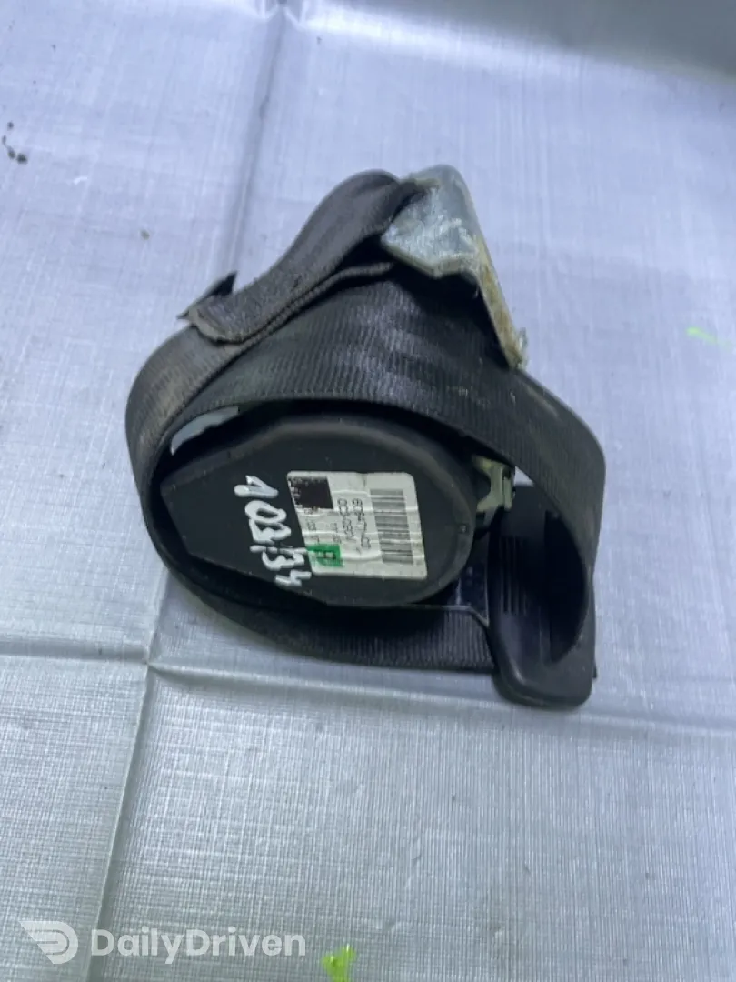 Centură siguranță - Parte montare: Dreapta spate - Volkswagen Golf 5 generation [2003 - 2009] Hatchback 5-doors 2.0 TDI 4Motion MT (140 hp)