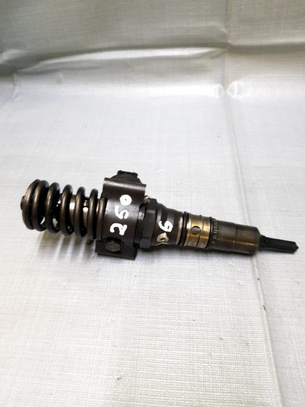Injector - Volkswagen Golf 5 generation [2003 - 2009] Hatchback 5-doors 2.0 TDI 4Motion MT (140 hp)
