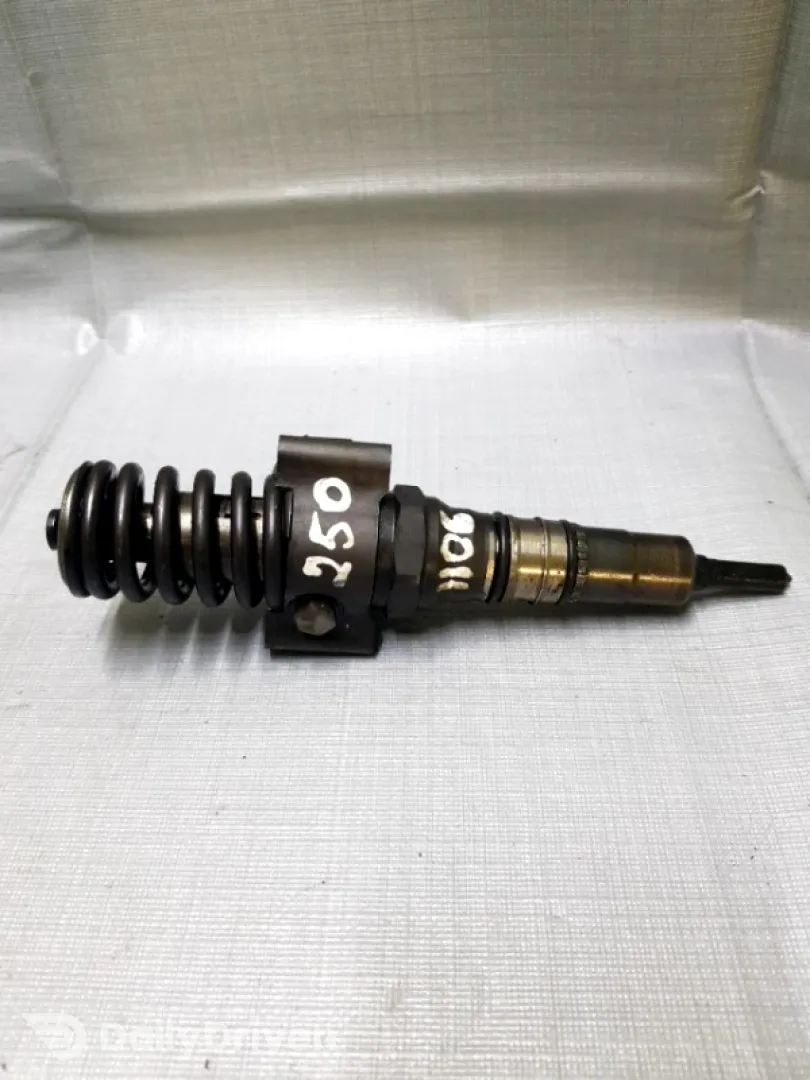 Injector - Volkswagen Golf 5 generation [2003 - 2009] Hatchback 5-doors 2.0 TDI 4Motion MT (140 hp)