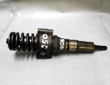 Injector - Volkswagen Golf 5 generation [2003 - 2009] Hatchback 5-doors 2.0 TDI 4Motion MT (140 hp)