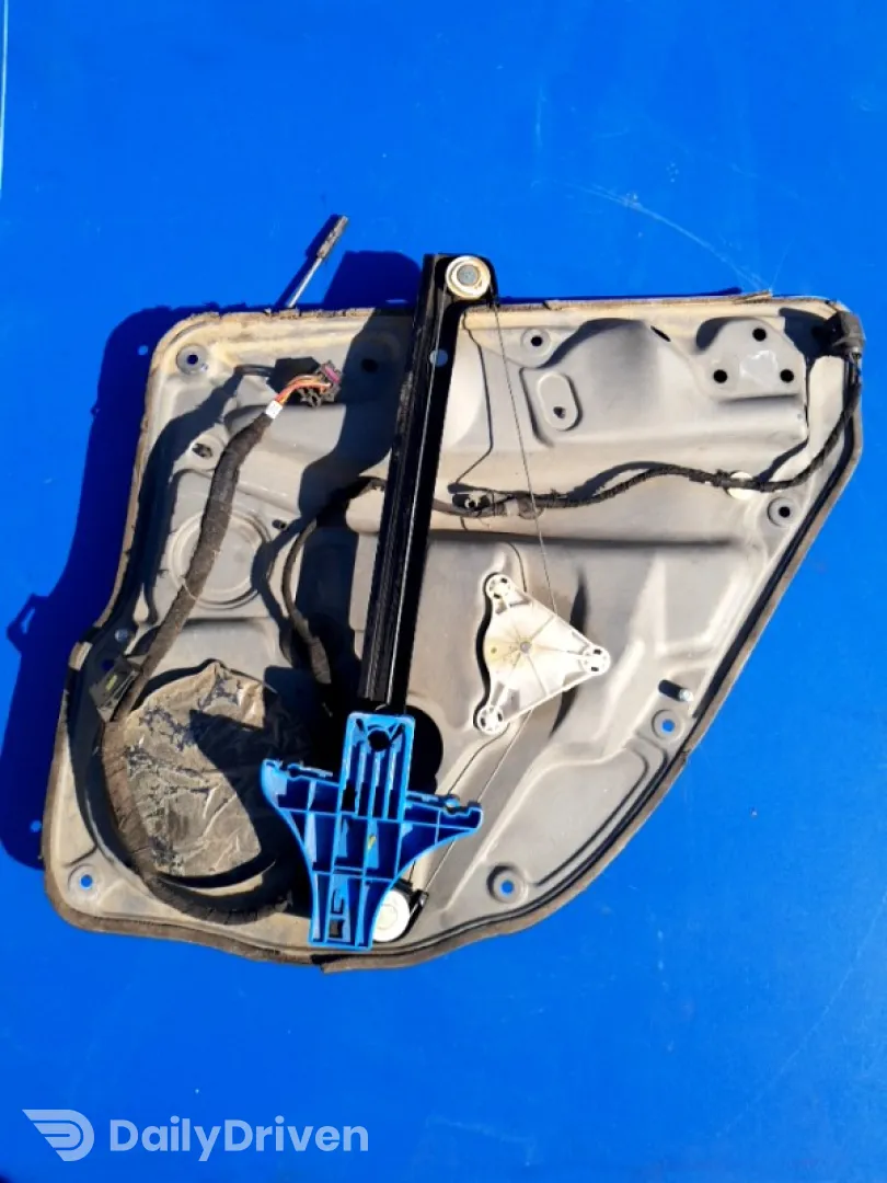 Macara geam  - Electric, Parte montare: Stânga spate - Volkswagen Golf 4 generation [1997 - 2006] Hatchback 5-doors