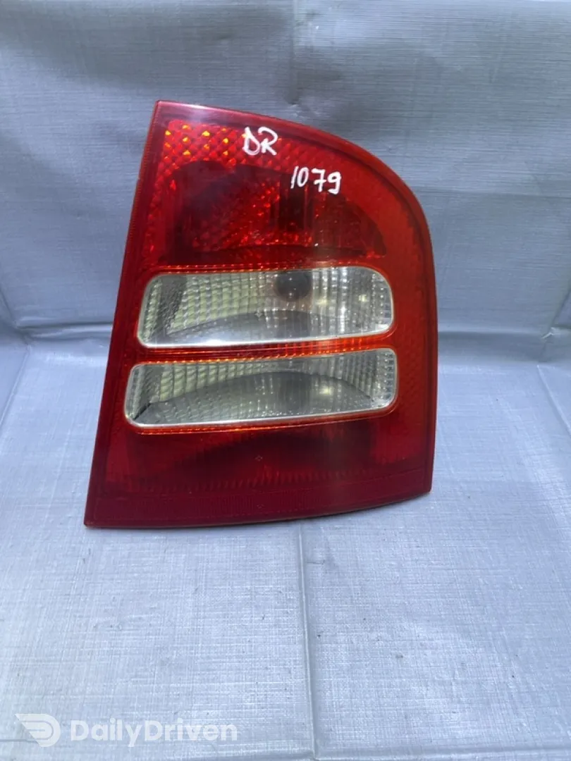 Lampă spate - Parte montare: Dreapta spate, Varianta: Limuzină - Skoda Octavia 1 generation [restyling] [2000 - 2010] Liftback 5-doors 1.9 TDI MT (90 hp)