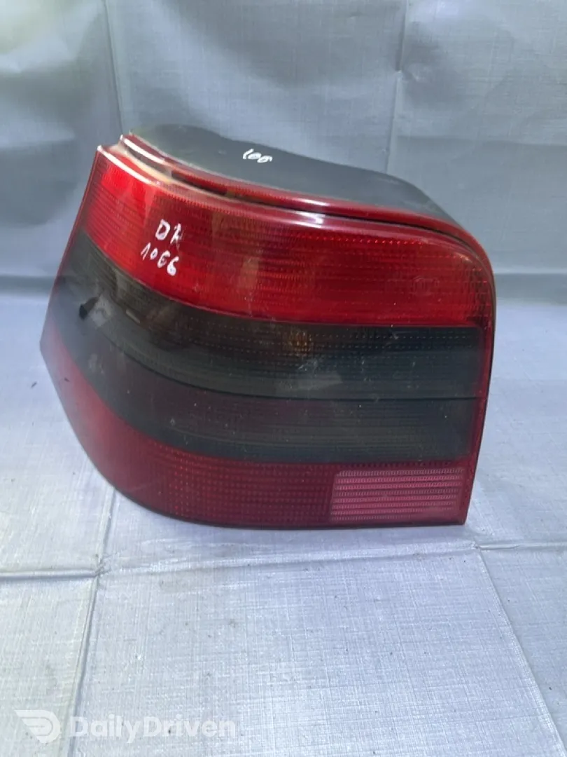 Lampă spate - Parte montare: Stânga spate, Varianta: Hatchback - Volkswagen Golf 4 generation [1997 - 2006] Hatchback 5-doors 1.6 MT (105 hp)