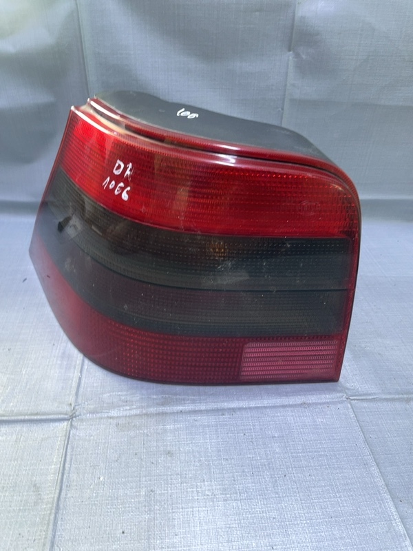 Lampă spate - Parte montare: Stânga spate, Varianta: Hatchback - Volkswagen Golf 4 generation [1997 - 2006] Hatchback 5-doors 1.6 MT (105 hp)